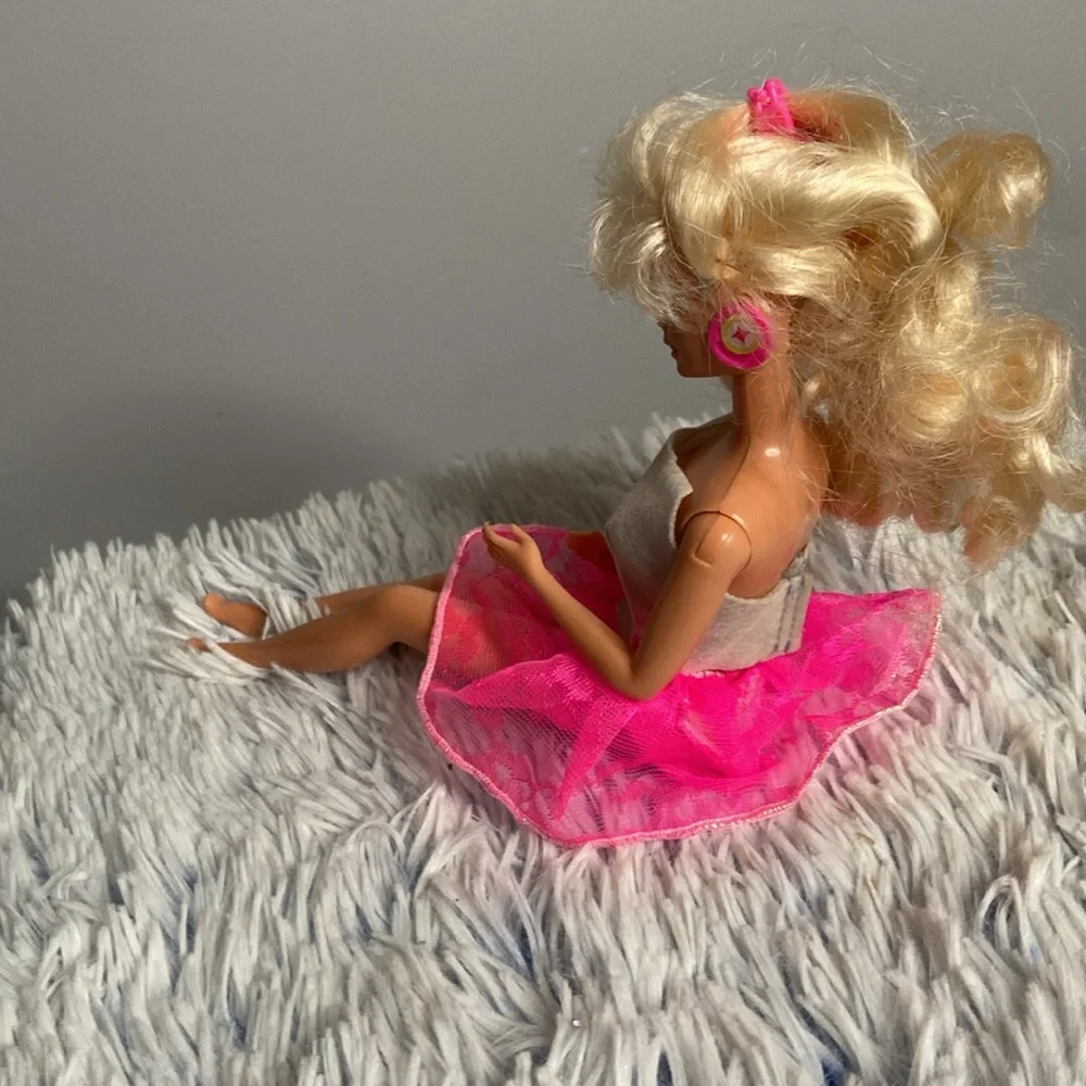 Vintage Mattel Barbie Doll with Blonde Hair 1966 Pink Skirt White Corset - Picture 3 of 8